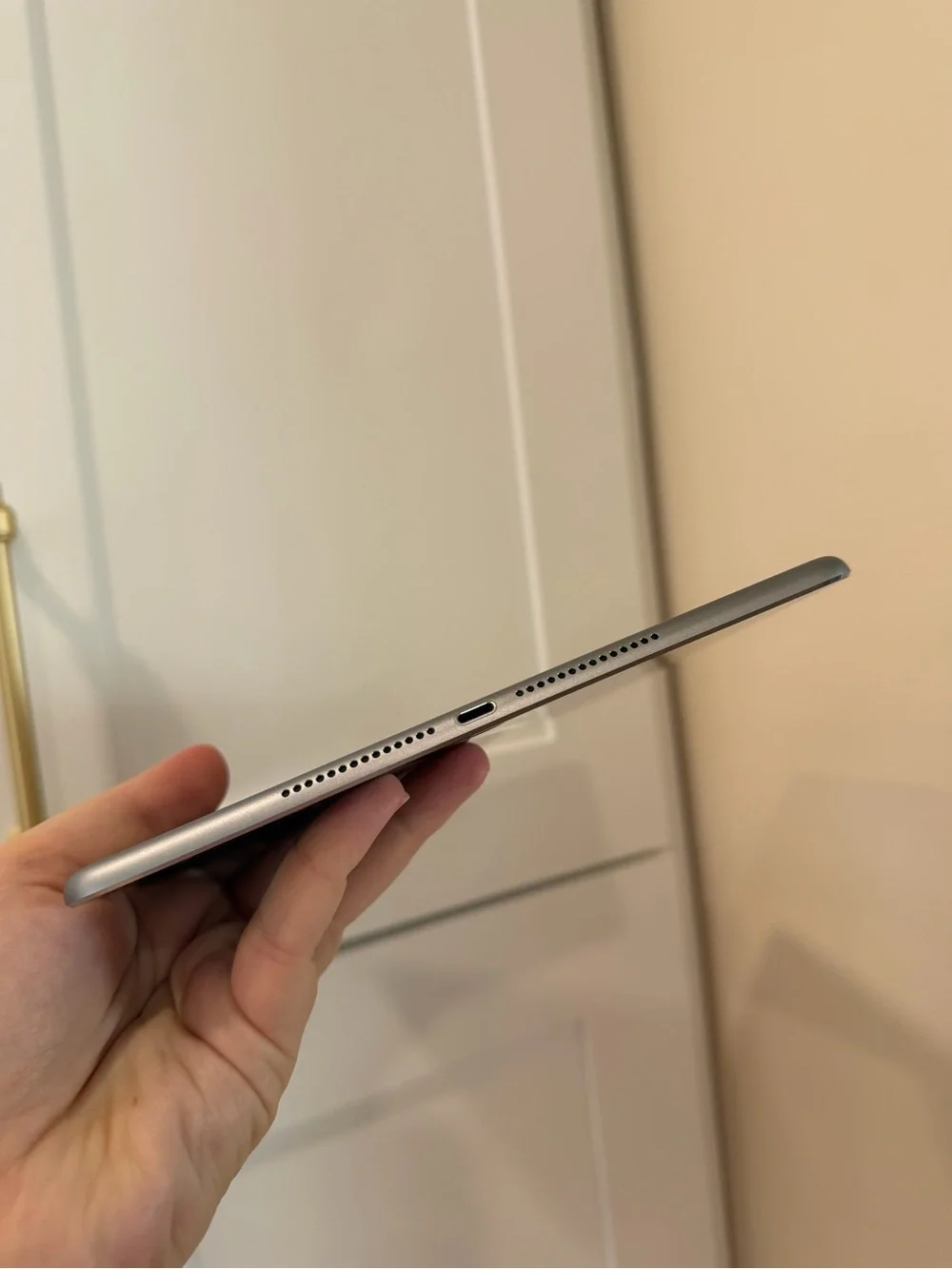 APPLE iPad Air 2 - Wi-Fi + Cellular - 64 GB - VERIZON SIM - Model MH2M2LL/A